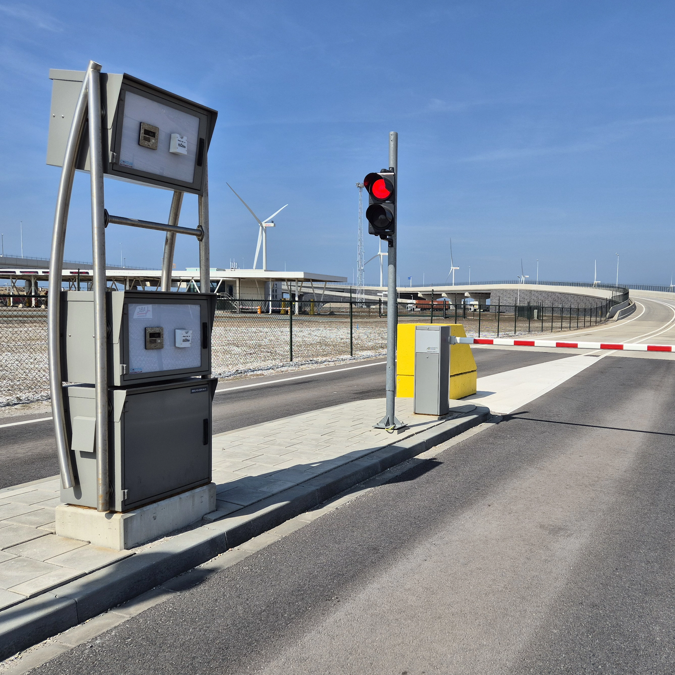 CERTUS AutoGate system in operation at a customer’s warehouse entrance