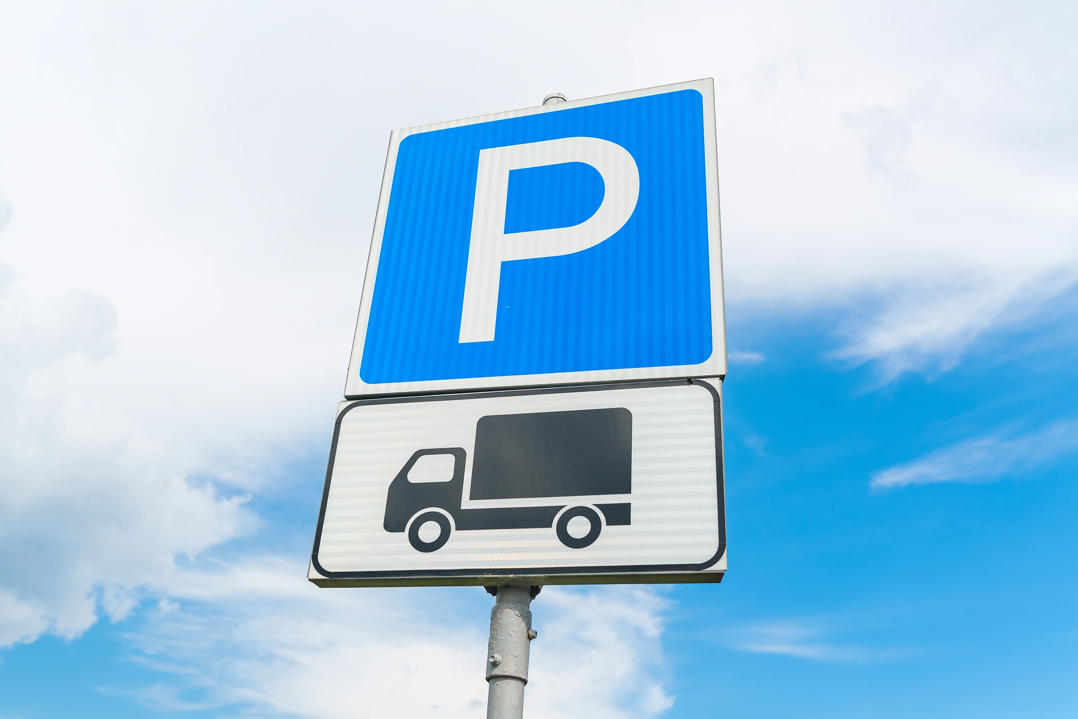 Parking sign indicating truck parking area